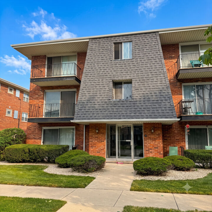 Property Photo: 10936 S Keating Avenue 3A IL 60453