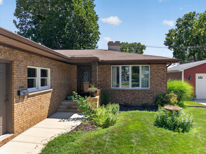 Property Photo: 802 Adams Street IL 61350