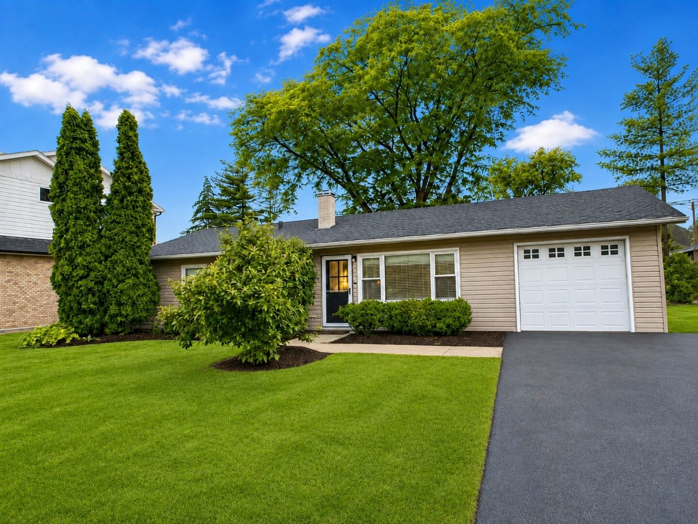Property Photo:  5524 S Quincy Street  IL 60521 