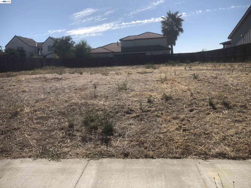 Property Photo: 2252 Somerset Cir CA 95776