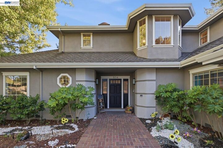 Property Photo: 934 Wilmington Way CA 94062