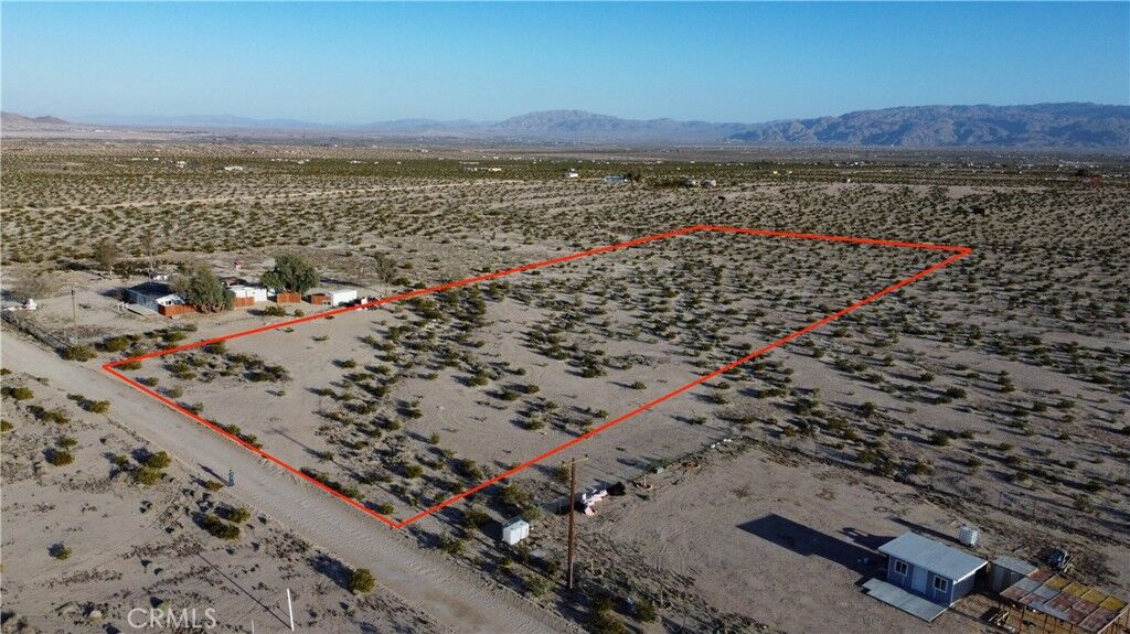 Property Photo: 758 Papoose Trail CA 92277