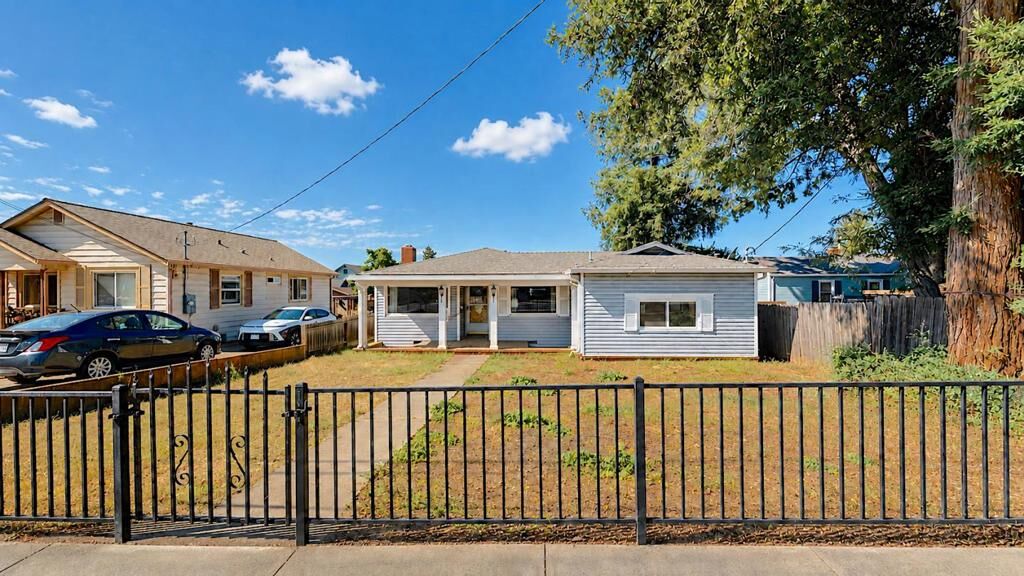 Property Photo: 324 Military CA 94510