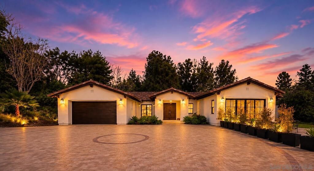 Property Photo:  
