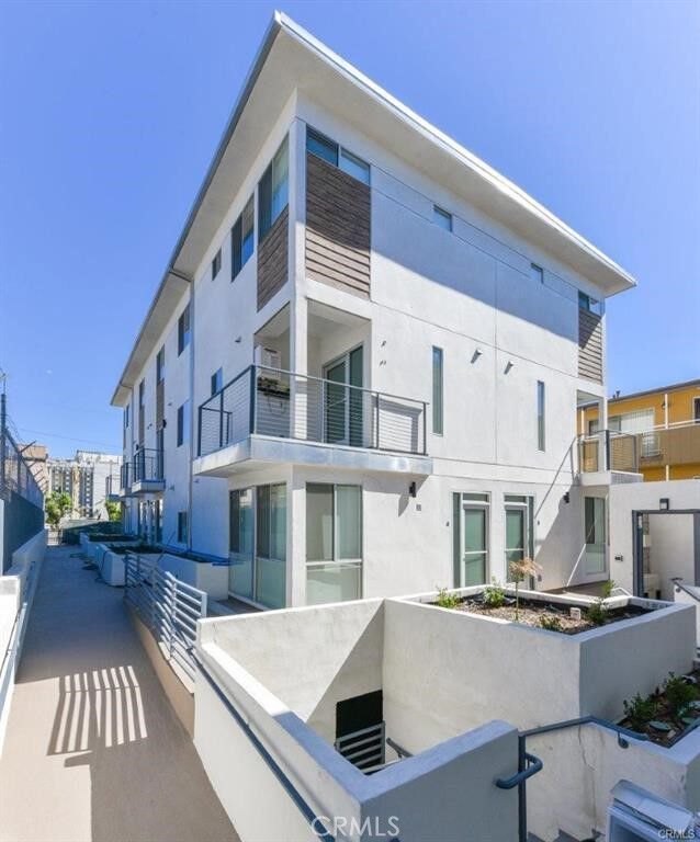 Property Photo:  1245 N New Hampshire Ave #7  CA 90029 