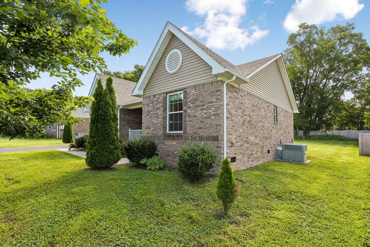 Property Photo: 1909 Susan Rd TN 38401