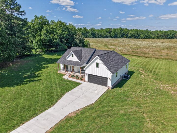 Property Photo: 9 Town Rd TN 37334