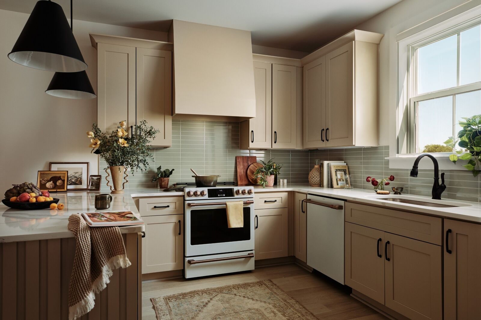 Property Photo: 400 Hawthorn Ln TN 37115