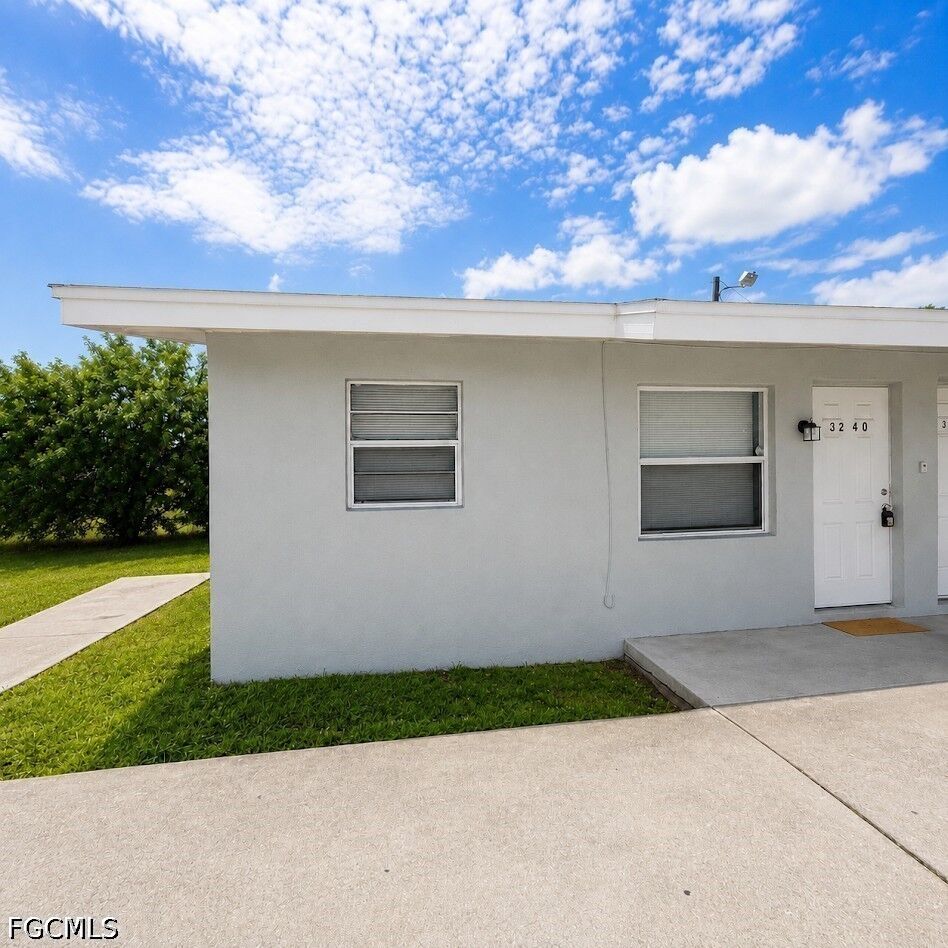 Property Photo: 3240 Dora Street FL 33916