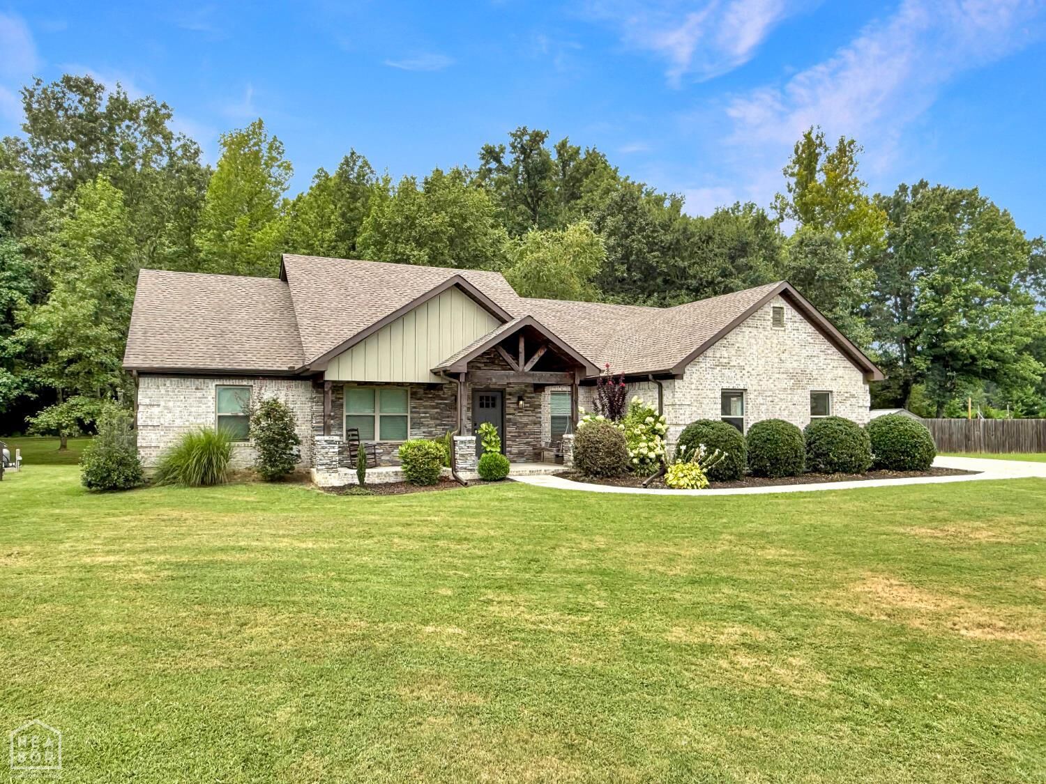 Property Photo: 305 Sandy Creek Dr AR 72176