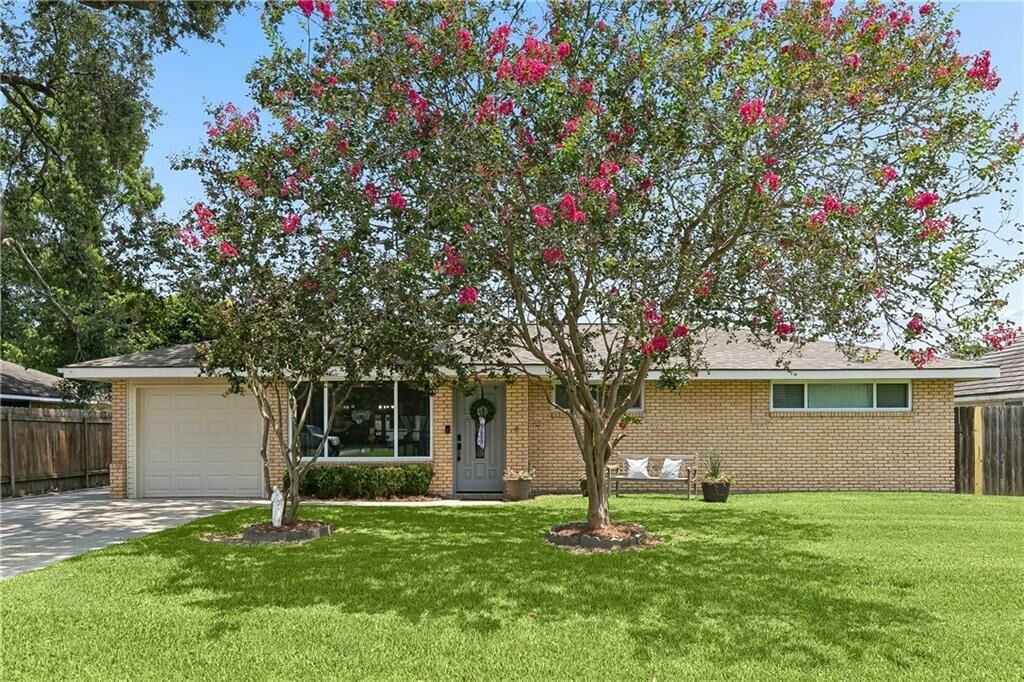 Property Photo:  109 Vernon Street  LA 70037 