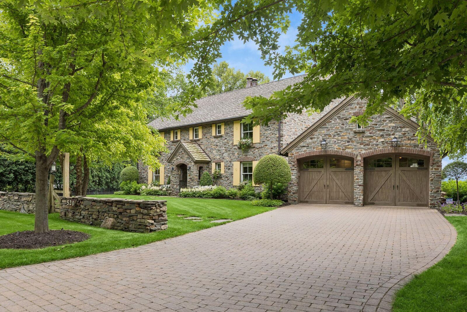 Property Photo:  520 Ferndale Road W  MN 55391 