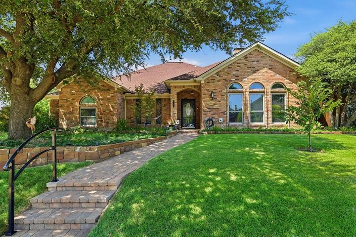 Property Photo: 1529 Huron Trail TX 75075