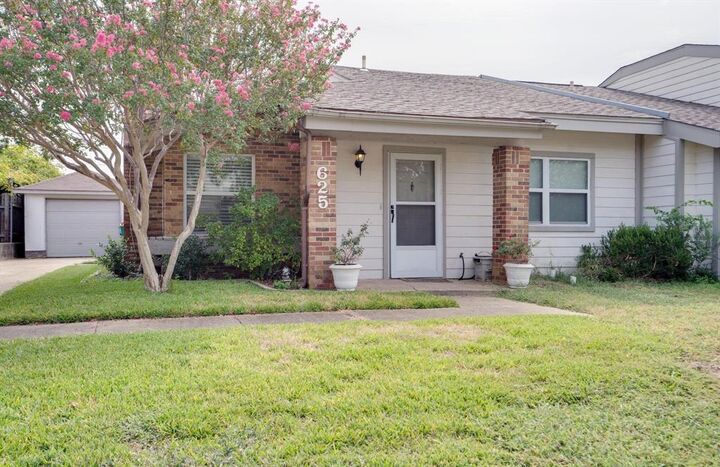 Property Photo:  625 Prairie Dell Street  TX 75067 