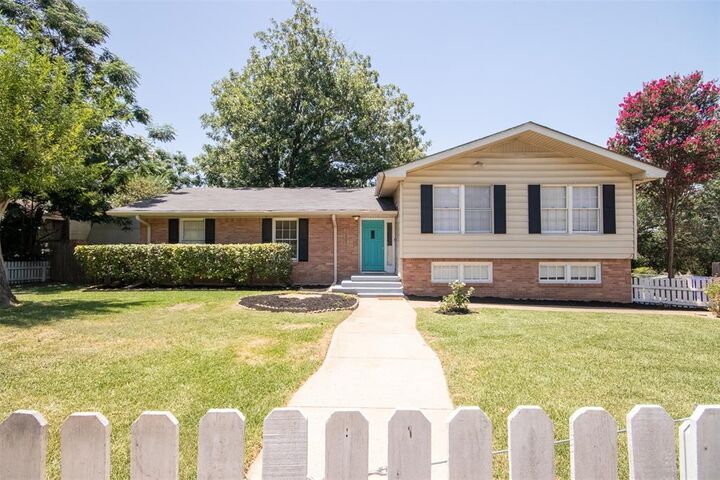 Property Photo:  2325 Lake Ridge Circle  TX 76710 