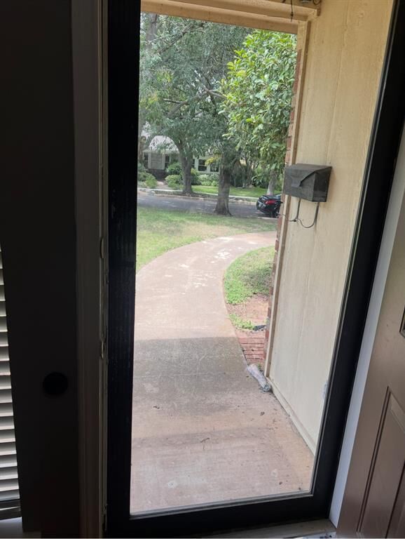 Property Photo:  2123 Mistletoe Avenue B  TX 76110 