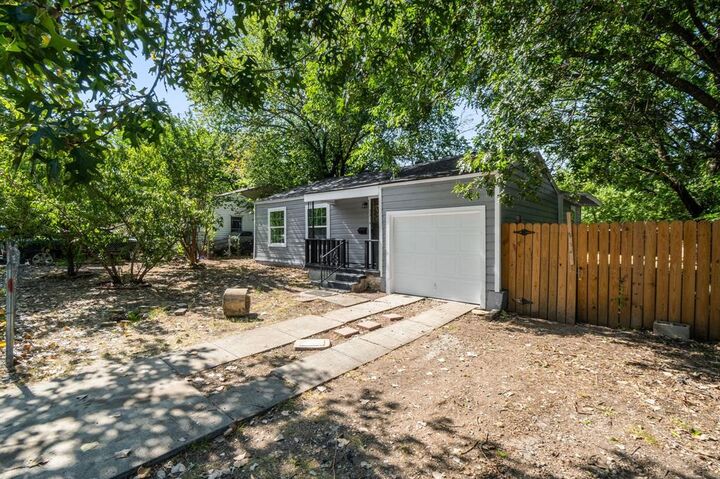 Property Photo: 3316 Hazeline Road TX 76103