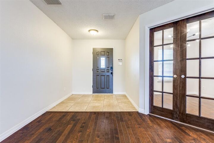 Property Photo:  2112 Royal Acres Trail  TX 75036 