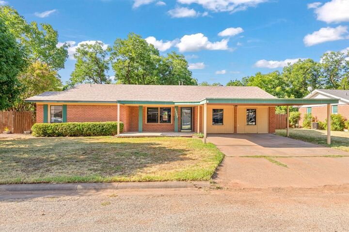 Property Photo: 2333 S 35th Street TX 79605