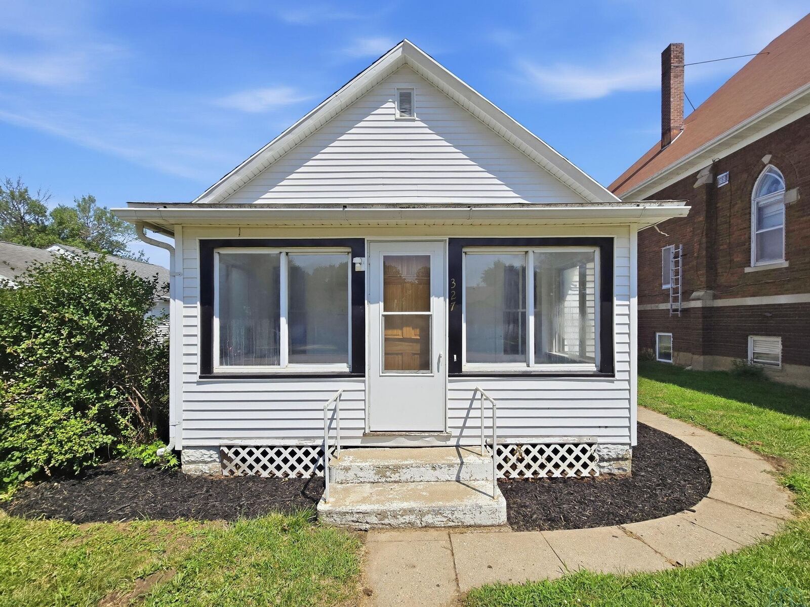 Property Photo:  327 Jones  IA 51039 