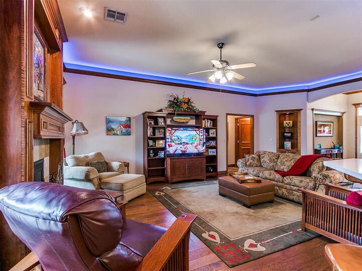 Property Photo: 2116 Bates Way OK 73071