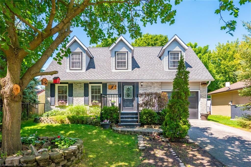 Property Photo:  34 Peachtree Crescent  ON N1S 4W5 