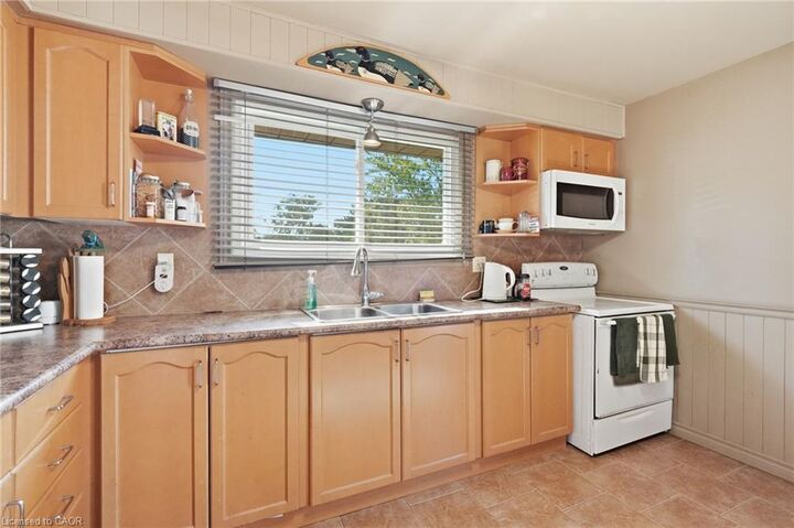 Property Photo: 46 Brett Court ON L8T 4R8