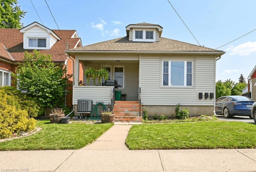 Property Photo: 66 Queen Street S Front Unit ON L2V 3N5