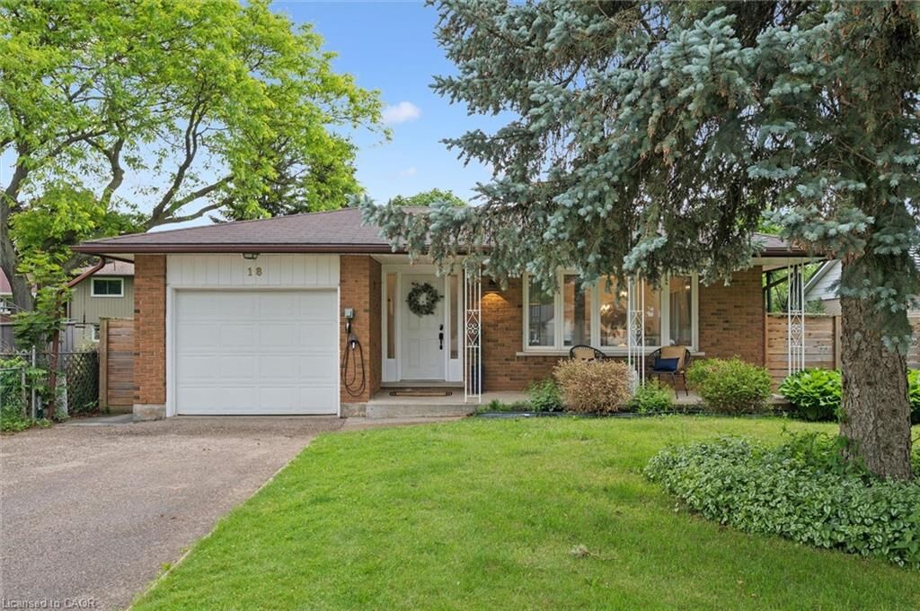 Property Photo: 18 Jasper Court ON N2E 1C6