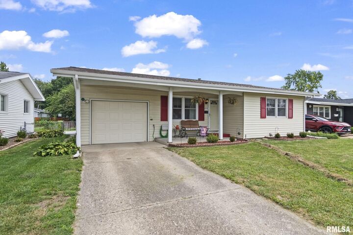 Property Photo: 1828 N Wolfe Street IL 62702
