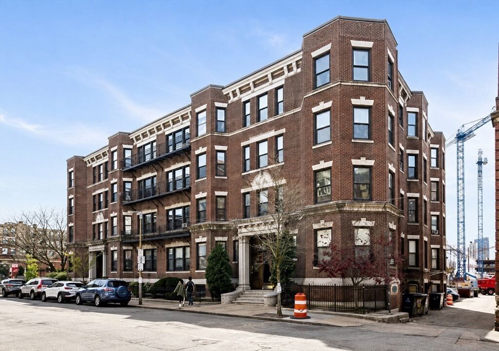 Property Photo: 107 Jersey St 9 MA 02215