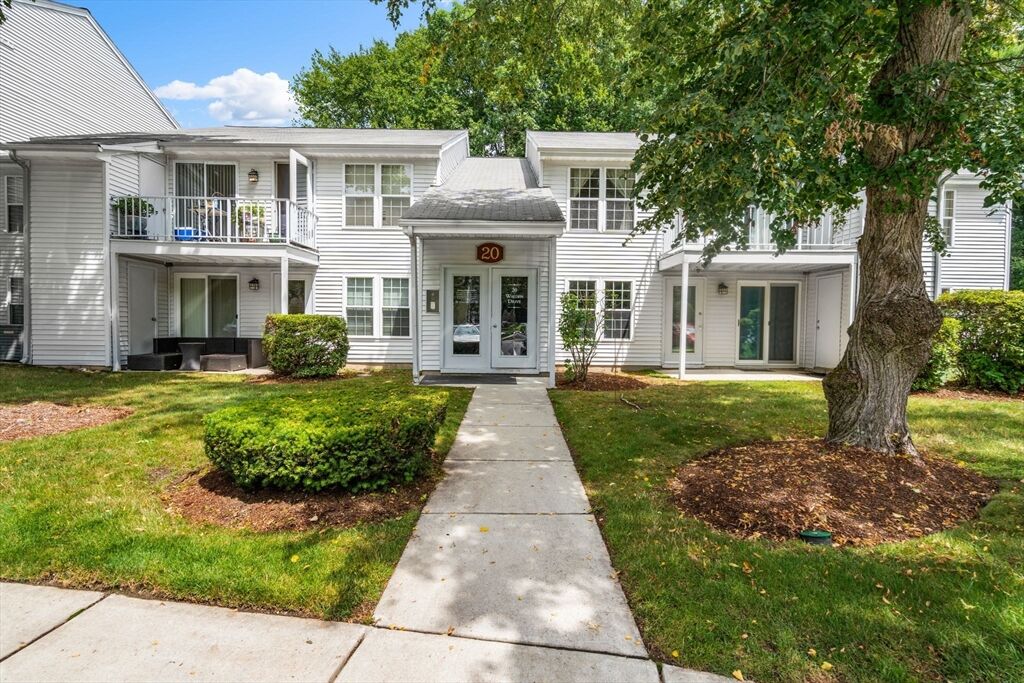 Property Photo:  20 Walden Dr 20  MA 01760 
