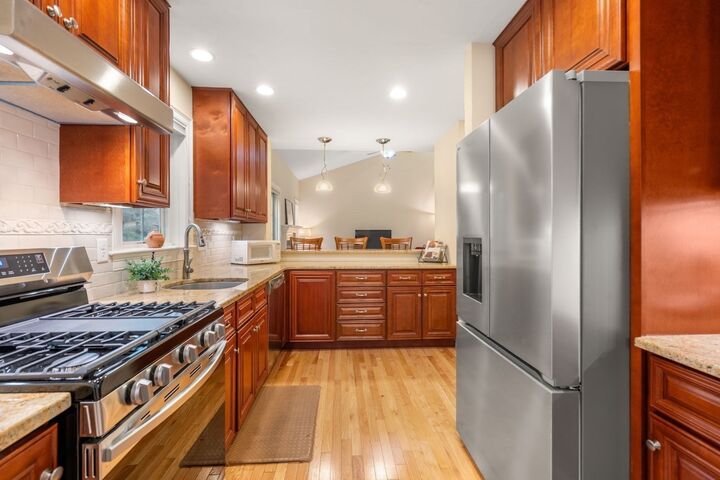 Property Photo:  3 McGill Ct 21-4  MA 01748 