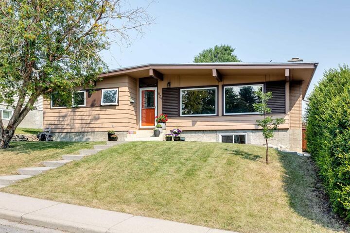 Property Photo: 624 Sherman Avenue SW AB T2W 0N2