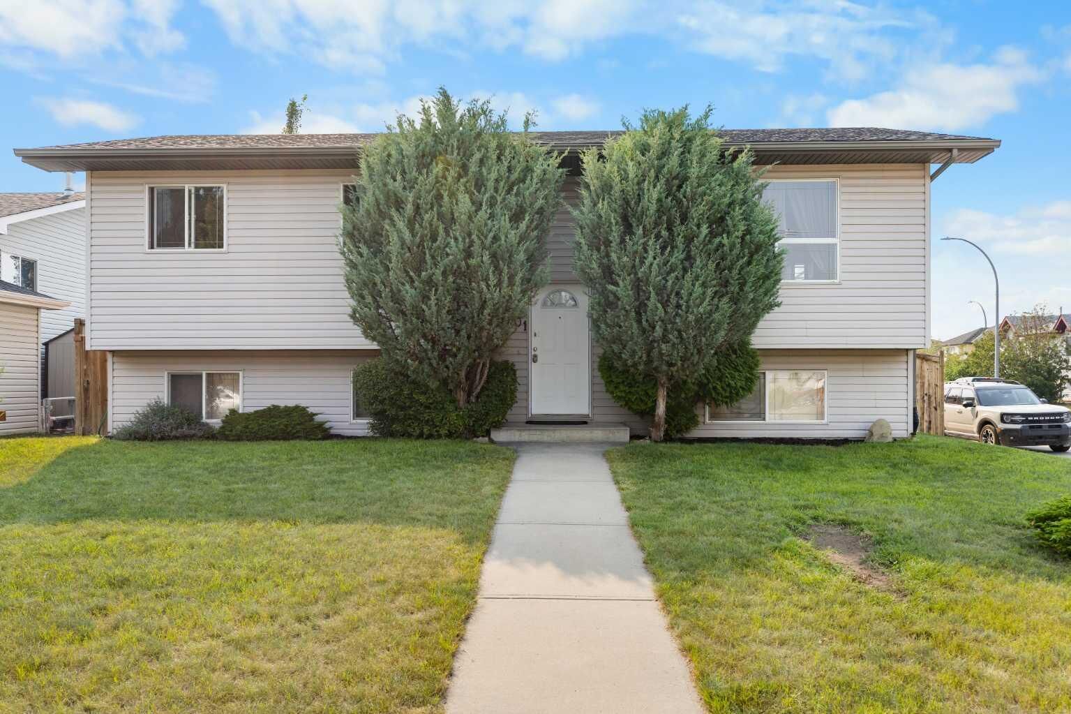 Property Photo:  1501 Strathcona Close  AB T1P 1S2 