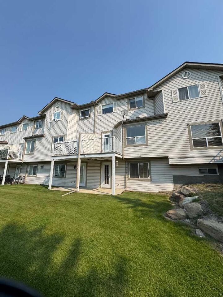 Property Photo: 108 Douglas Glen Park SE AB T2Z 3Z3