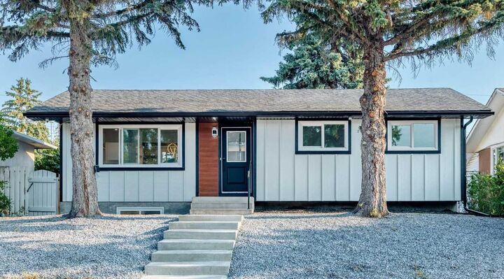808 Avonlea Place SE — photo 1