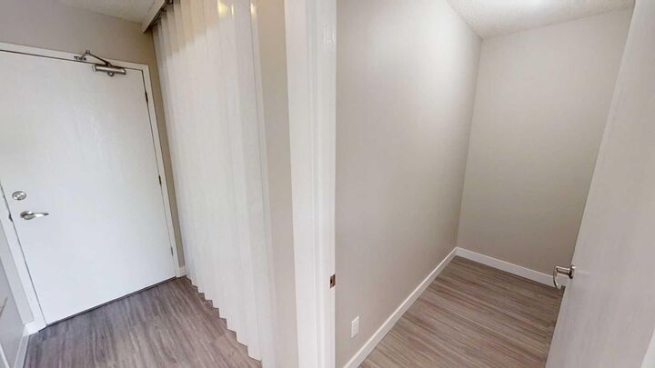 Property Photo:  10028 105 Avenue 18  AB T8V 1H1 
