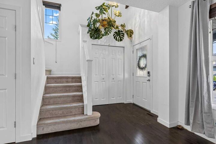 Property Photo: 813 Prestwick Circle SE AB T2Z 4Y8