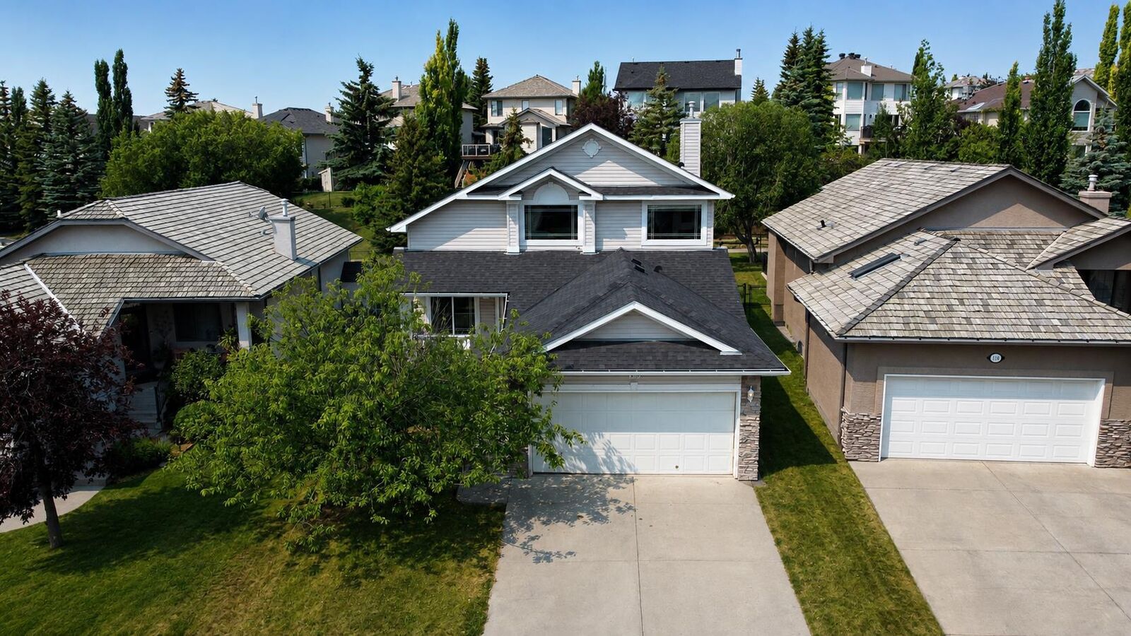 Property Photo: 120 Gleneagles Terrace AB T4C 1W6