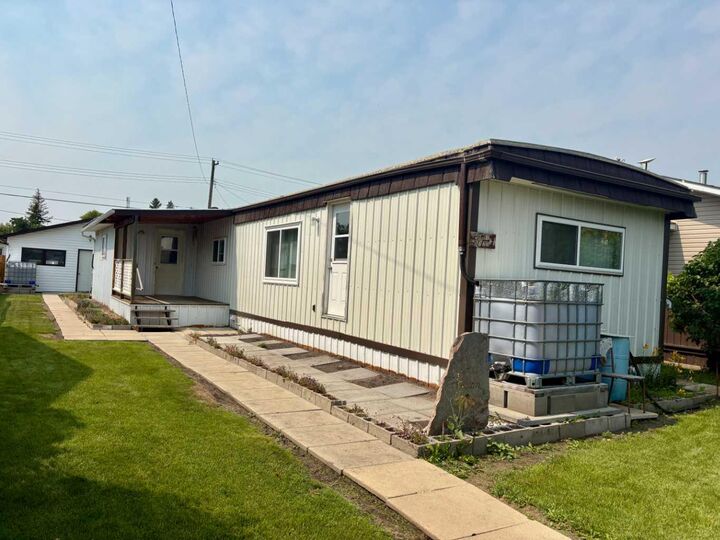 5122 46 Street — photo 1