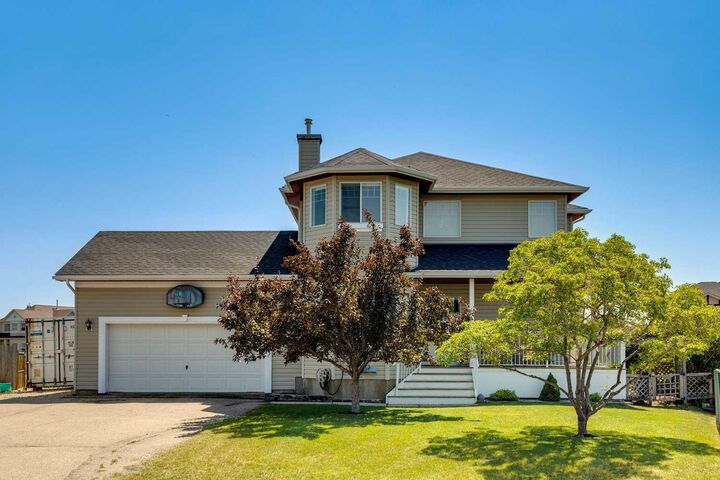 Property Photo: 16 Henderson Bay NE AB T0J 1X1