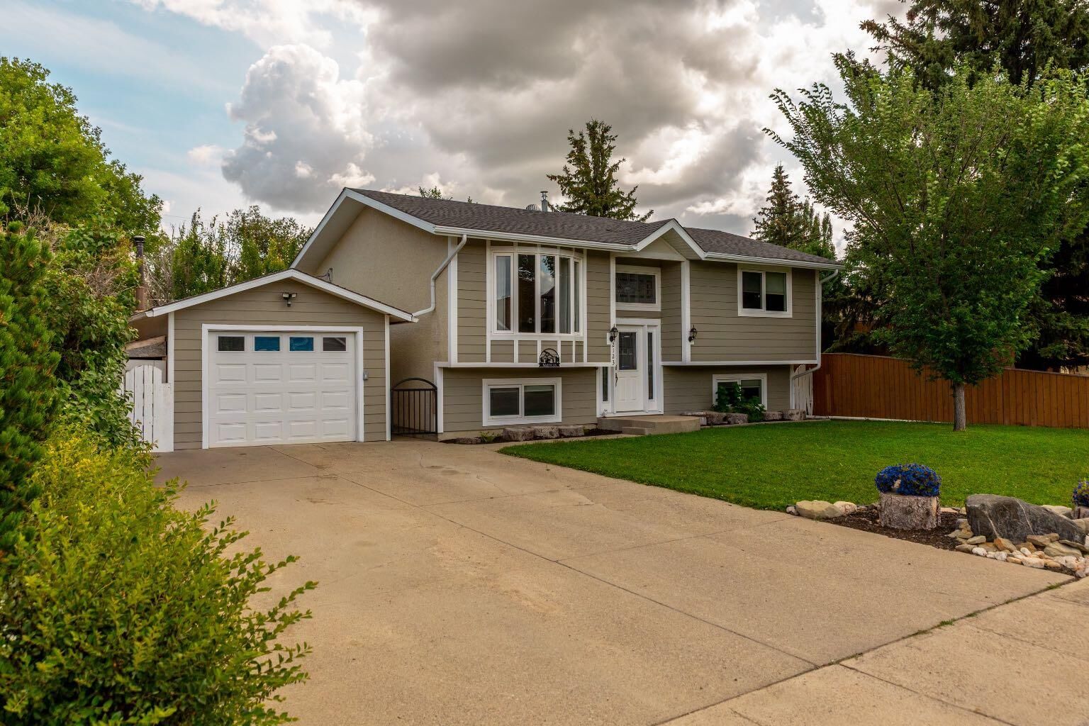 Property Photo: 2123 25th Street AB T1M 1J4