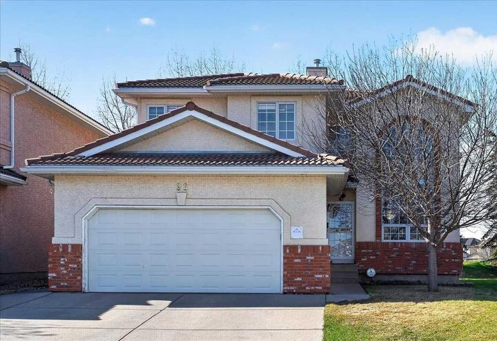 Property Photo: 98 Hampstead Circle NW AB T3A 5P1