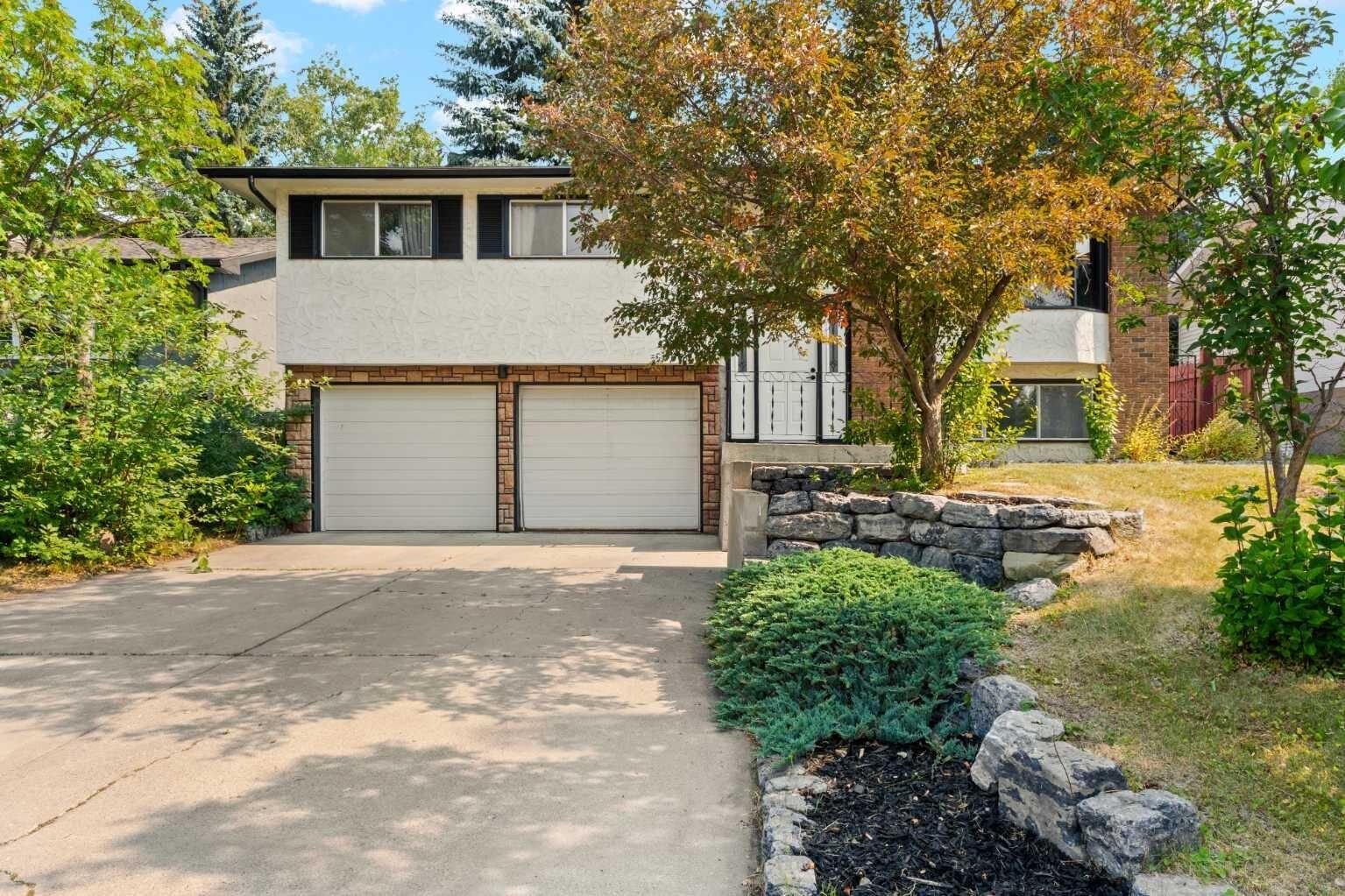 Property Photo: 5467 Dalrymple Crescent NW AB T3A 1R4