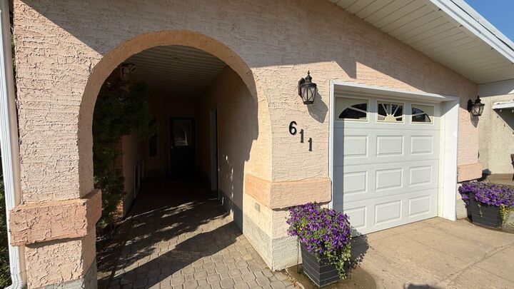 Property Photo: 611 6 Avenue W AB T0J 1P0