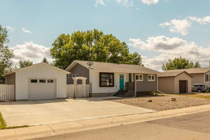 Property Photo: 206 Rubie Crescent AB T0L 1S0