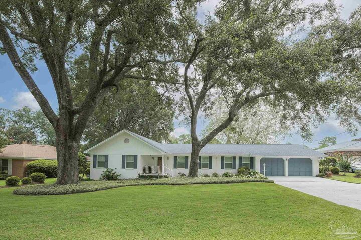 Property Photo: 8830 Burning Tree Rd FL 32514