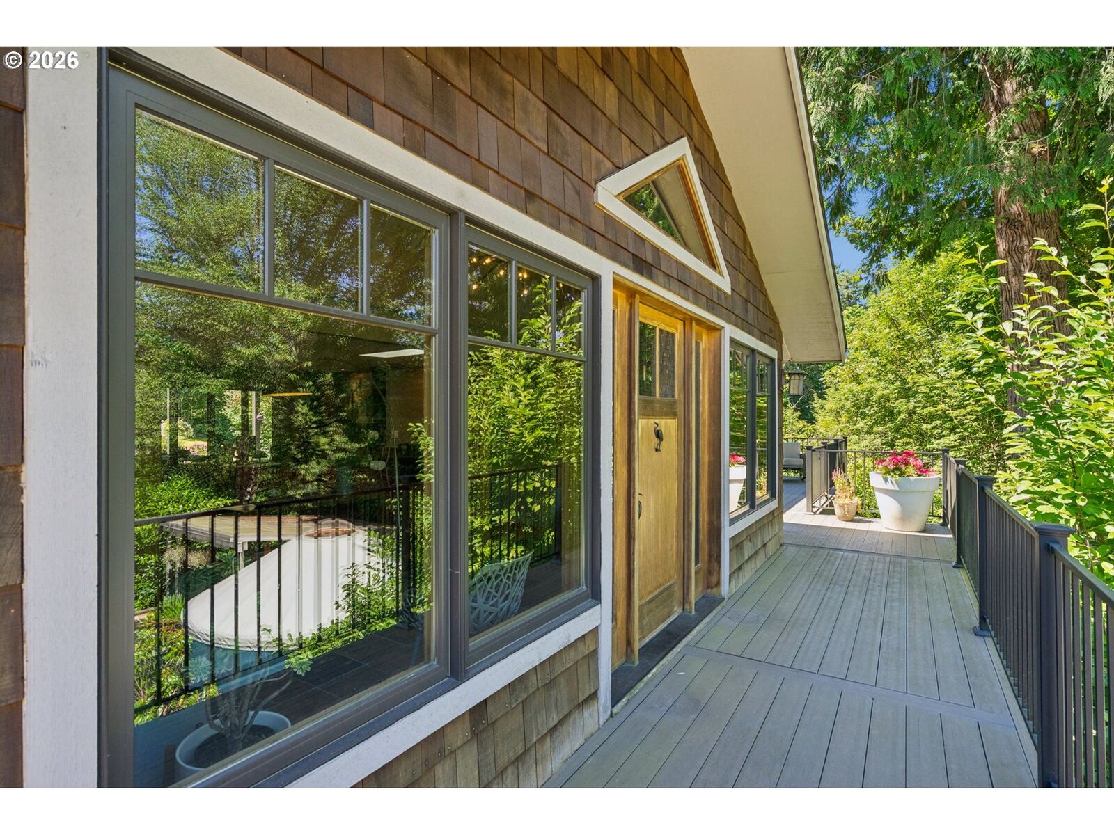 Property Photo:  1046 SW Palatine St  OR 97219 