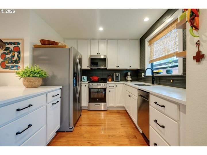 Property Photo:  1420 SE Claybourne St C  OR 97202 